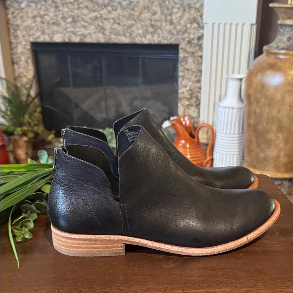 Kork-Ease Renny Leather Bootie (Women). Size 10M.